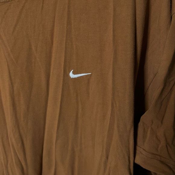 Nike Swoosh Stitched Logo T Shirt XL - Picture 2 of 3